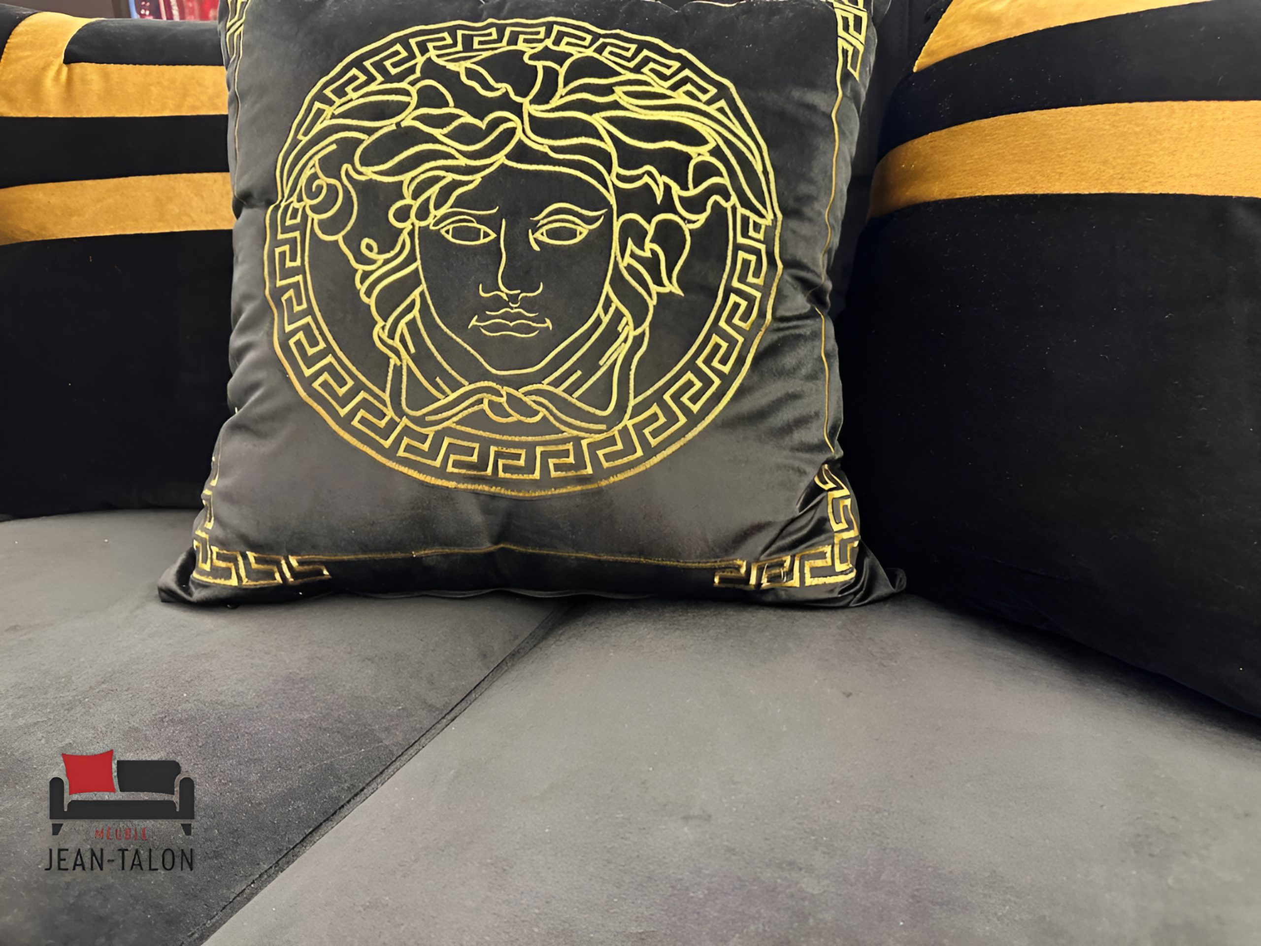 VERSACE ÉCLAT™ SECTIONAL ENSEMBLE – 6202