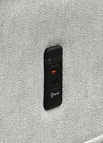 ARISTON™ – SOFA BED WITH USB CHARGING STATION – IF-9028